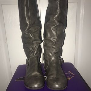 Size 9 grey Rampage boots